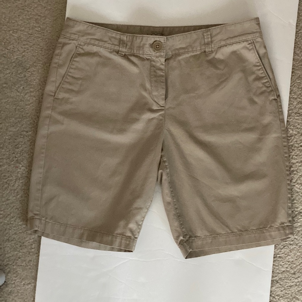 Loft Khaki size 10 original shorts. 100% cotton 4 pockets waist with belt loops.
